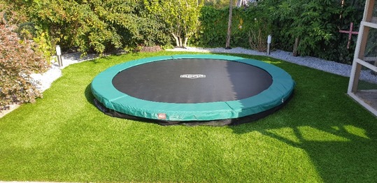 Kunstgras om trampoline Velden